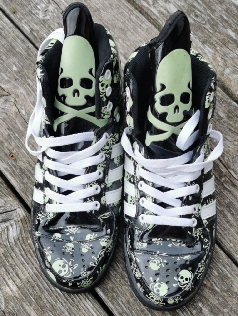 RARE✨  Mens Adidas Jeremy Scott Skulls Glow High-Top Sneakers 7.5